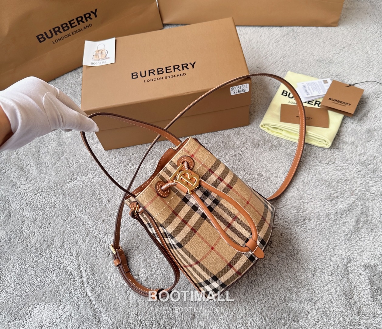 Burberry 184160 Bucket Eco-Friendly Synthetic Birch Brown Bag 버버리 184160 버킷 친환경 합성 소재 자작나무 브라운 18.5cm 11