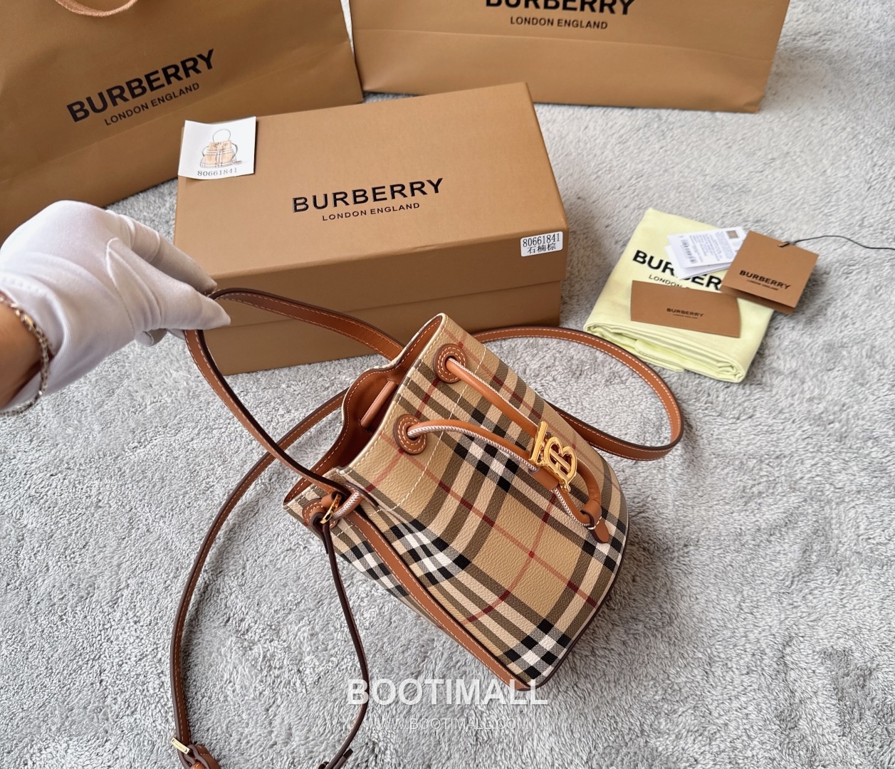 Burberry 184160 Bucket Eco-Friendly Synthetic Birch Brown Bag 버버리 184160 버킷 친환경 합성 소재 자작나무 브라운 18.5cm 12