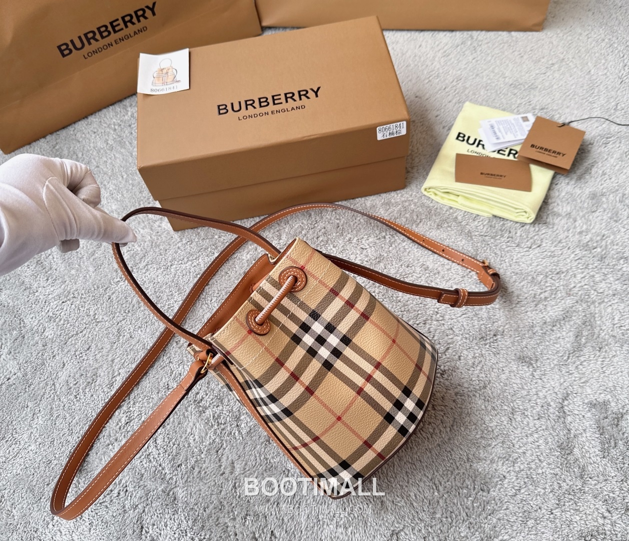 Burberry 184160 Bucket Eco-Friendly Synthetic Birch Brown Bag 버버리 184160 버킷 친환경 합성 소재 자작나무 브라운 18.5cm 13