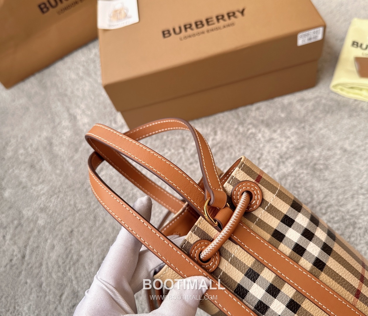 Burberry 184160 Bucket Eco-Friendly Synthetic Birch Brown Bag 버버리 184160 버킷 친환경 합성 소재 자작나무 브라운 18.5cm 15