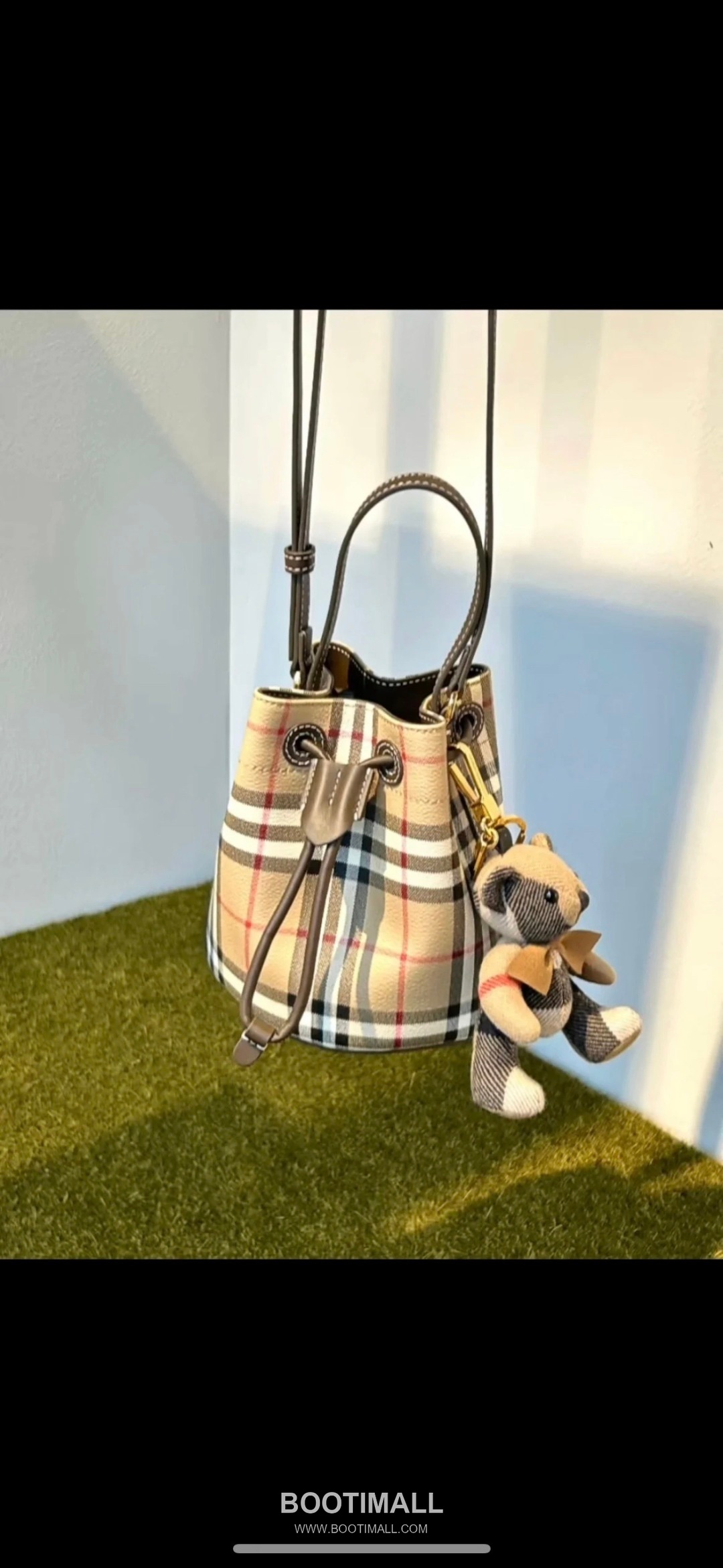 Burberry 184160 Small Bucket Eco-Friendly Synthetic New Color Bag 버버리 184160 스몰 버킷 친환경 합성 소재 뉴 컬러 18.5cm 1