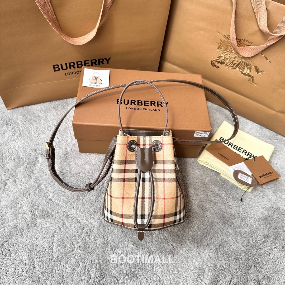 Burberry 184160 Small Bucket Eco-Friendly Synthetic New Color Bag 버버리 184160 스몰 버킷 친환경 합성 소재 뉴 컬러 18.5cm 10