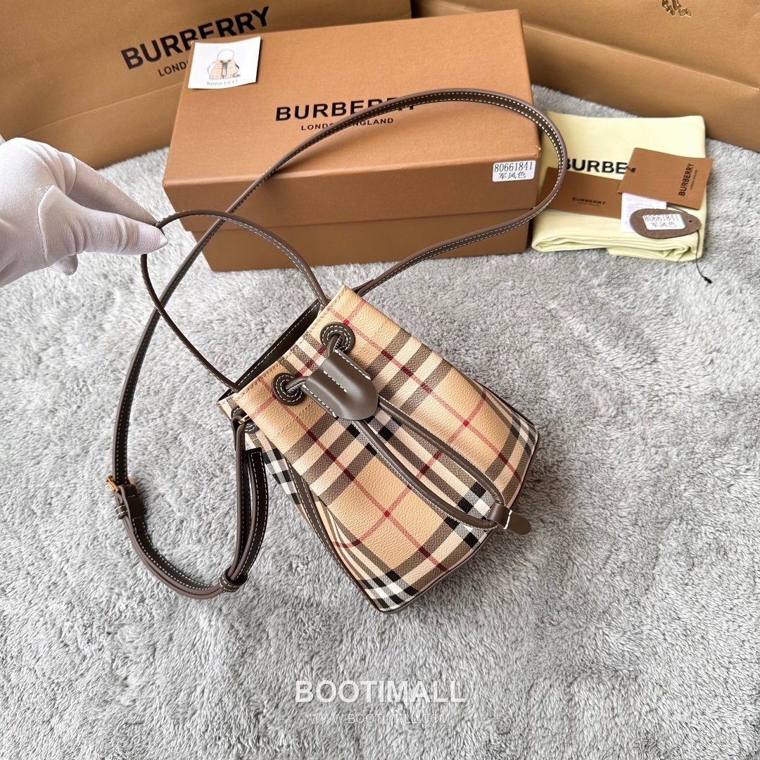 Burberry 184160 Small Bucket Eco-Friendly Synthetic New Color Bag 버버리 184160 스몰 버킷 친환경 합성 소재 뉴 컬러 18.5cm 12