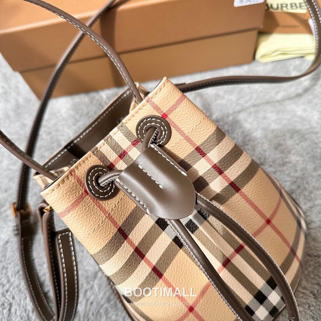 Burberry 184160 Small Bucket Eco-Friendly Synthetic New Color Bag 버버리 184160 스몰 버킷 친환경 합성 소재 뉴 컬러 18.5cm 13