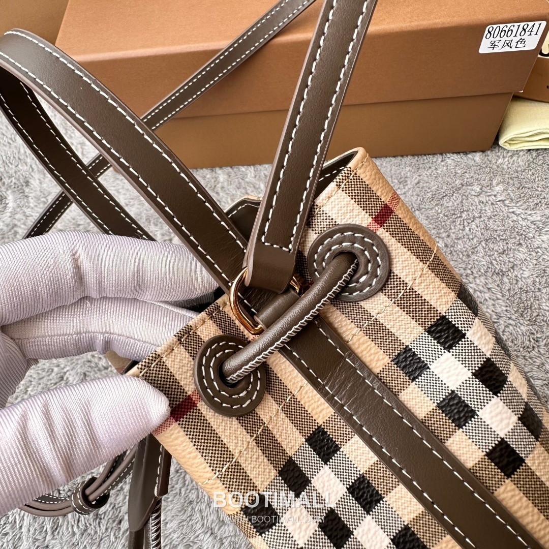 Burberry 184160 Small Bucket Eco-Friendly Synthetic New Color Bag 버버리 184160 스몰 버킷 친환경 합성 소재 뉴 컬러 18.5cm 14