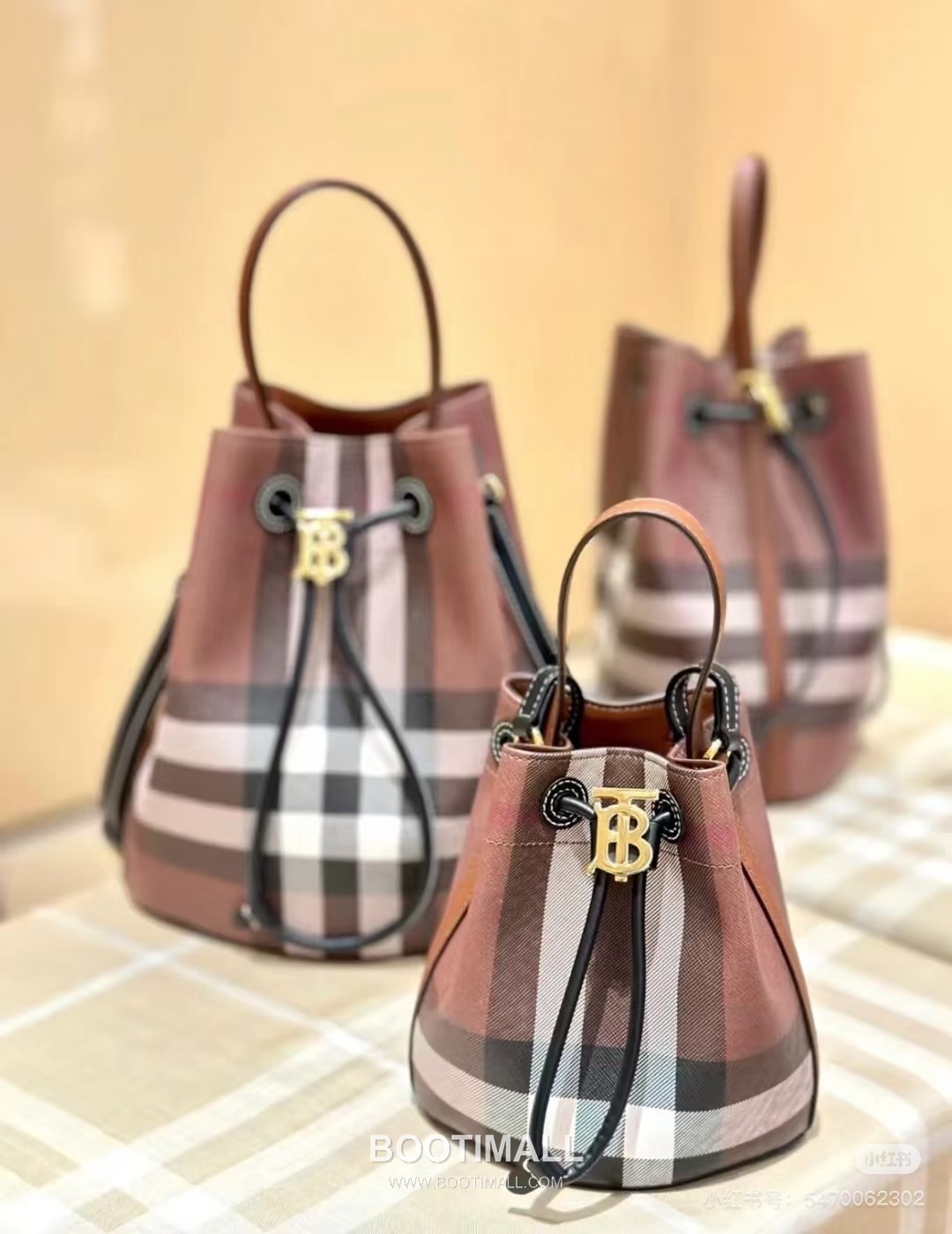 Burberry 184160 Small Bucket Eco-Friendly Synthetic New Color Bag 버버리 184160 스몰 버킷 친환경 합성 소재 뉴 컬러 18.5cm 1
