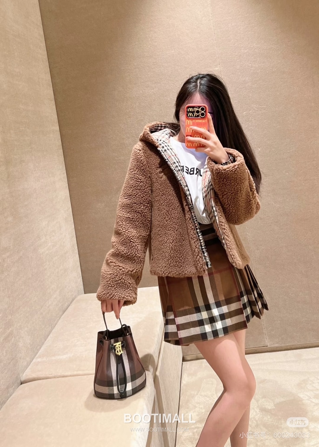 Burberry 184160 Small Bucket Eco-Friendly Synthetic New Color Bag 버버리 184160 스몰 버킷 친환경 합성 소재 뉴 컬러 18.5cm 6