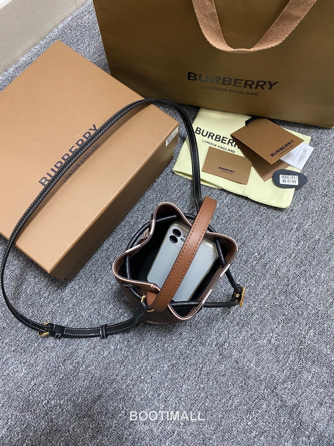 Burberry 184160 Small Bucket Eco-Friendly Synthetic New Color Bag 버버리 184160 스몰 버킷 친환경 합성 소재 뉴 컬러 18.5cm 14