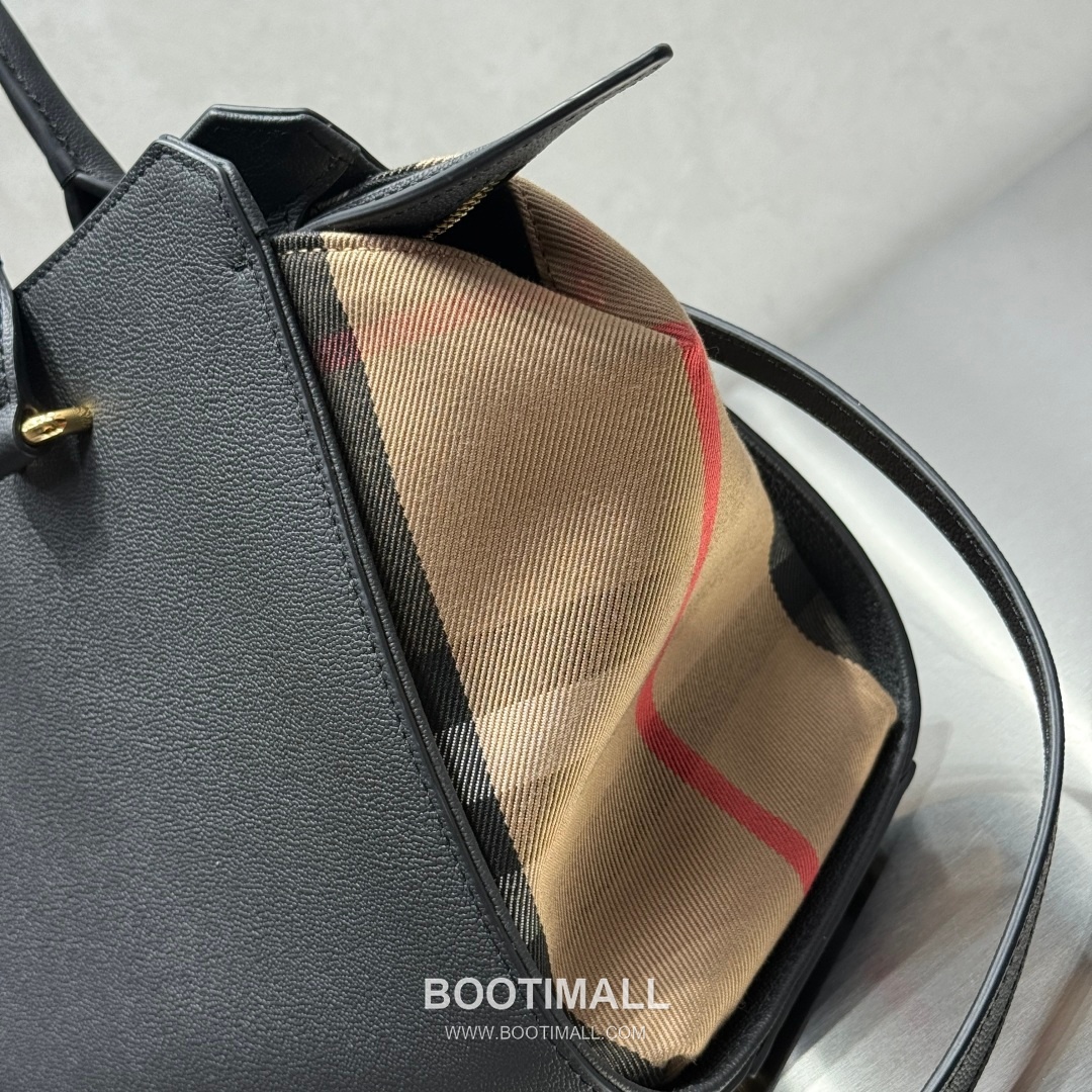 Burberry Classic Check Canvas 473170 Cotton Calfskin Trim Beige Top Handle Bag 버버리 클래식 체크 캔버스 473170 코튼 카프스킨 트리밍 베이지 탑핸들백 33cm 4