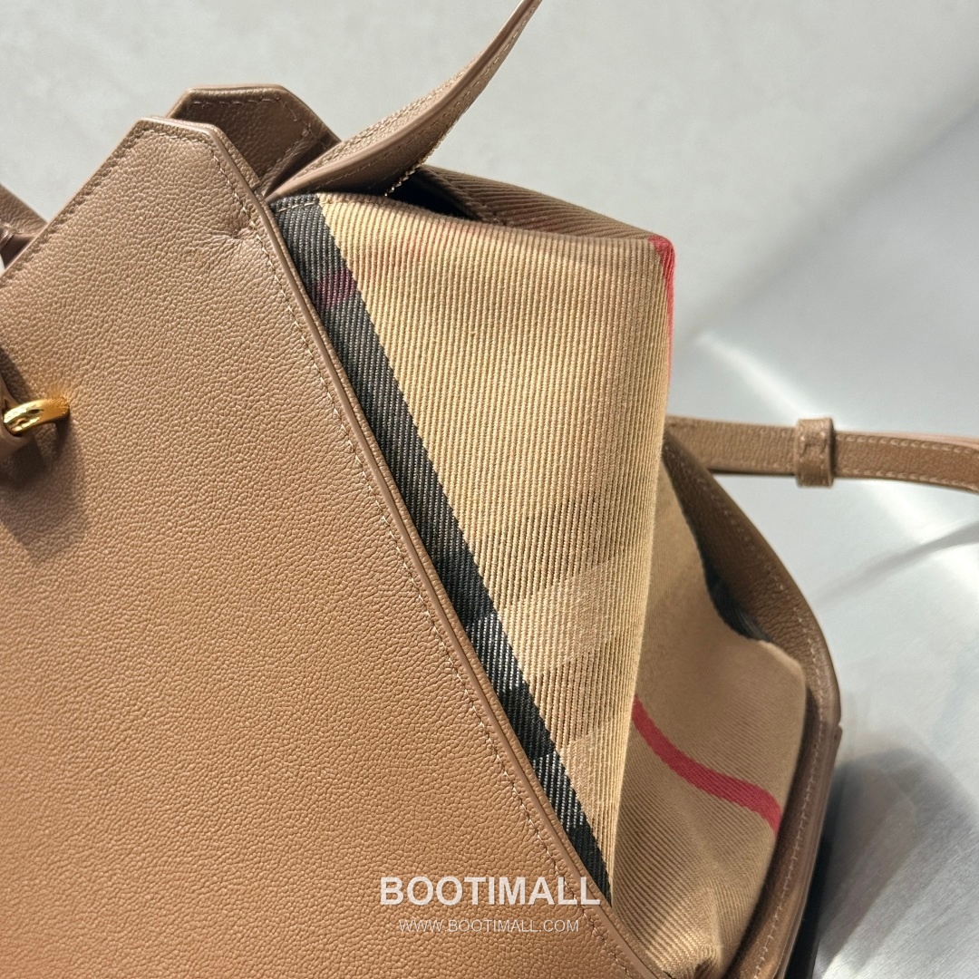 Burberry Classic Check Canvas 473170 Cotton Calfskin Trim Beige Top Handle Bag 버버리 클래식 체크 캔버스 473170 코튼 카프스킨 트리밍 베이지 탑핸들백 32.5cm 4