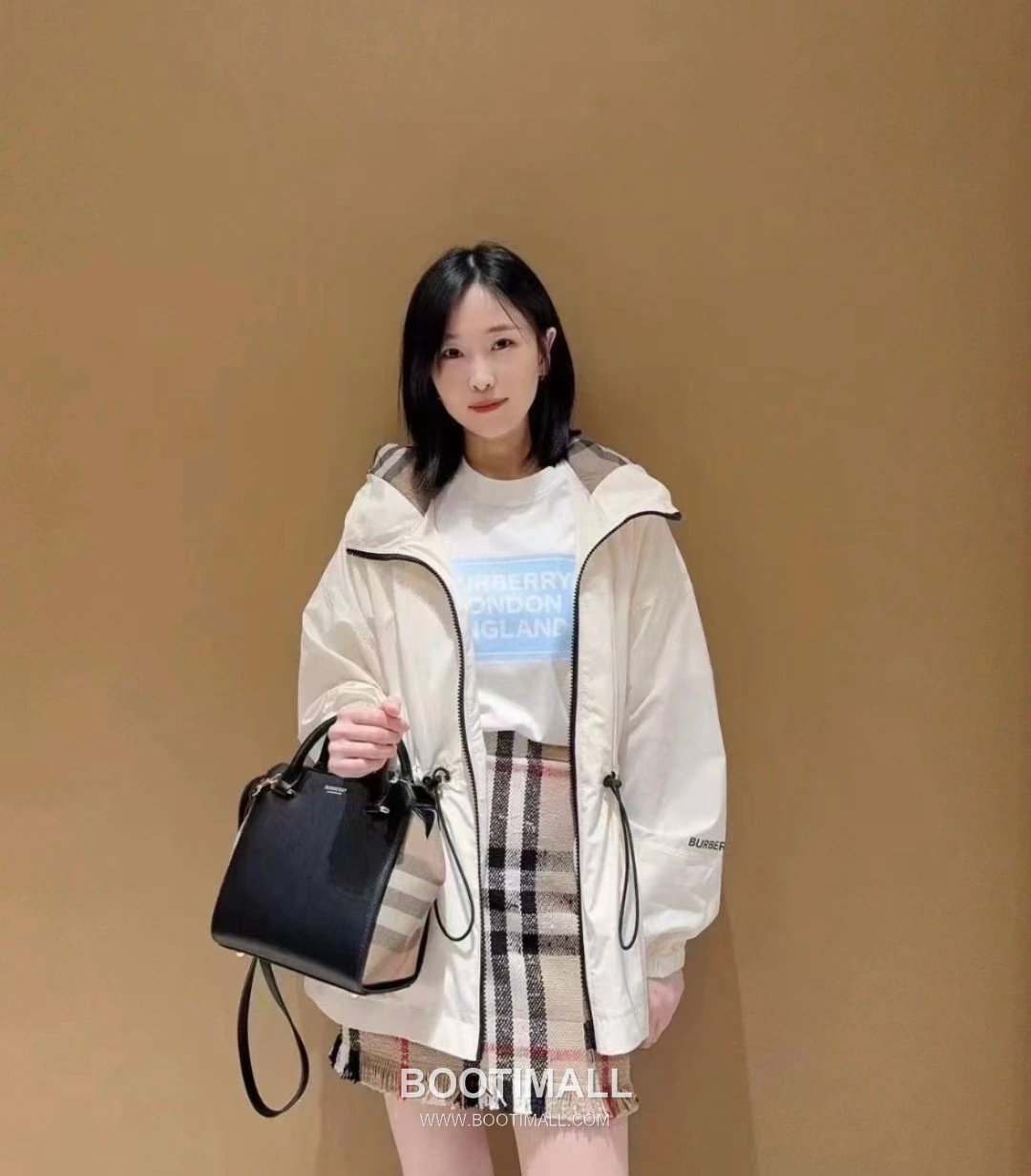 Burberry Classic Check Canvas 488163 Cotton Calfskin Trim Beige Top Handle Bag 버버리 클래식 체크 488163 코튼 캔버스 카프스킨 트리밍 베이지 탑핸들백 21cm 3