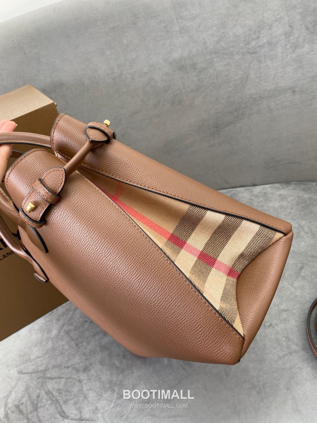 Burberry The Banner House Check Cotton Canvas, Grained Calfskin Tote Bag 버버리 더 배너 하우스 체크 코튼 캔버스, 그레인드 카프스킨 토트백 34cm 11