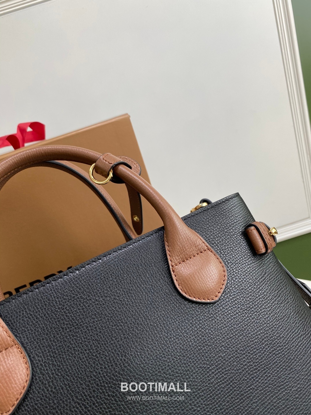 Burberry The Banner House Check Cotton Canvas, Grained Calfskin Tote Bag 버버리 더 배너 하우스 체크 코튼 캔버스, 그레인드 카프스킨 토트백 34cm 9