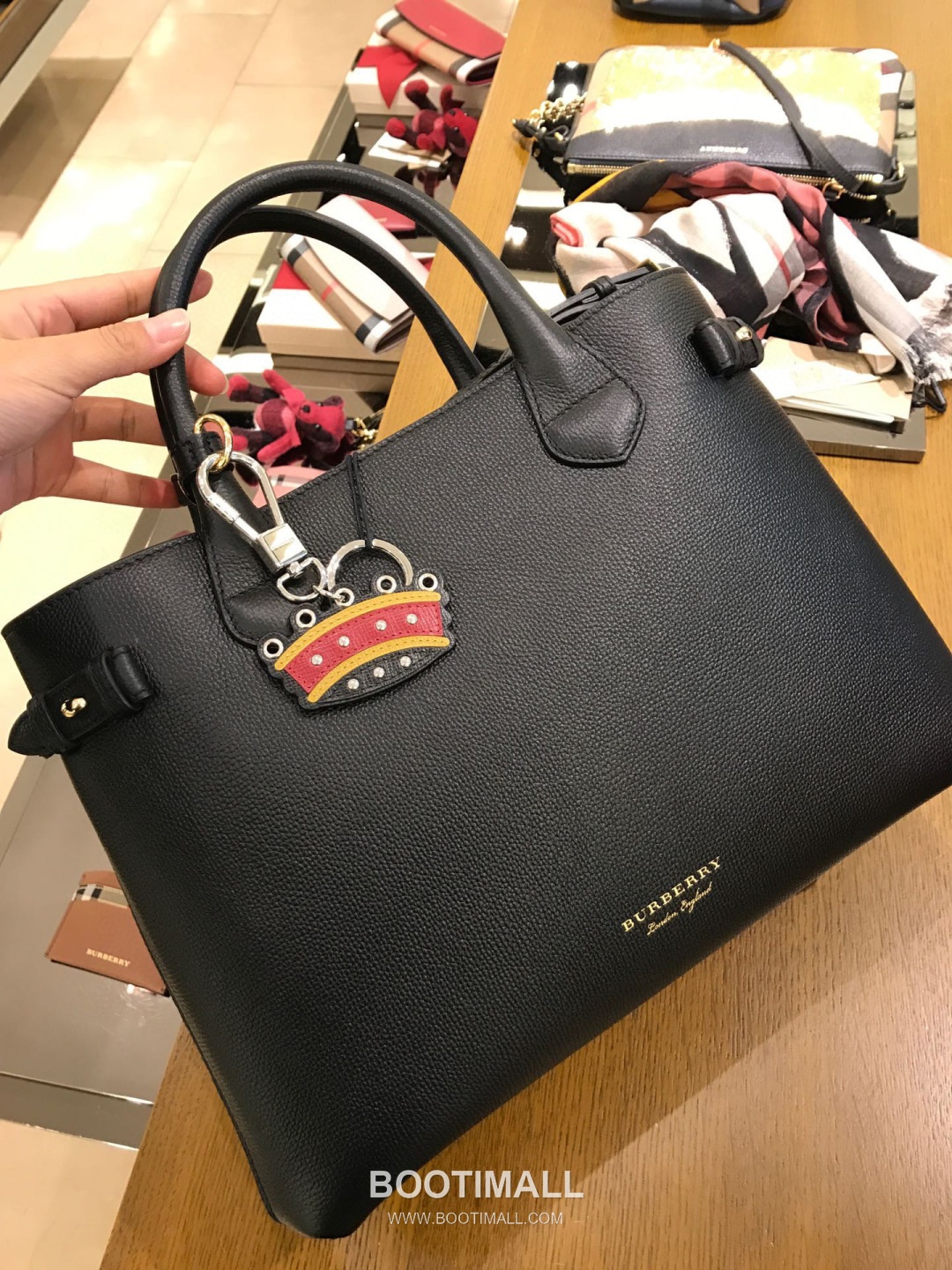 Burberry The Banner House Check Cotton Canvas, Grained Calfskin Tote Bag 버버리 더 배너 하우스 체크 코튼 캔버스, 그레인드 카프스킨 토트백 34cm 1
