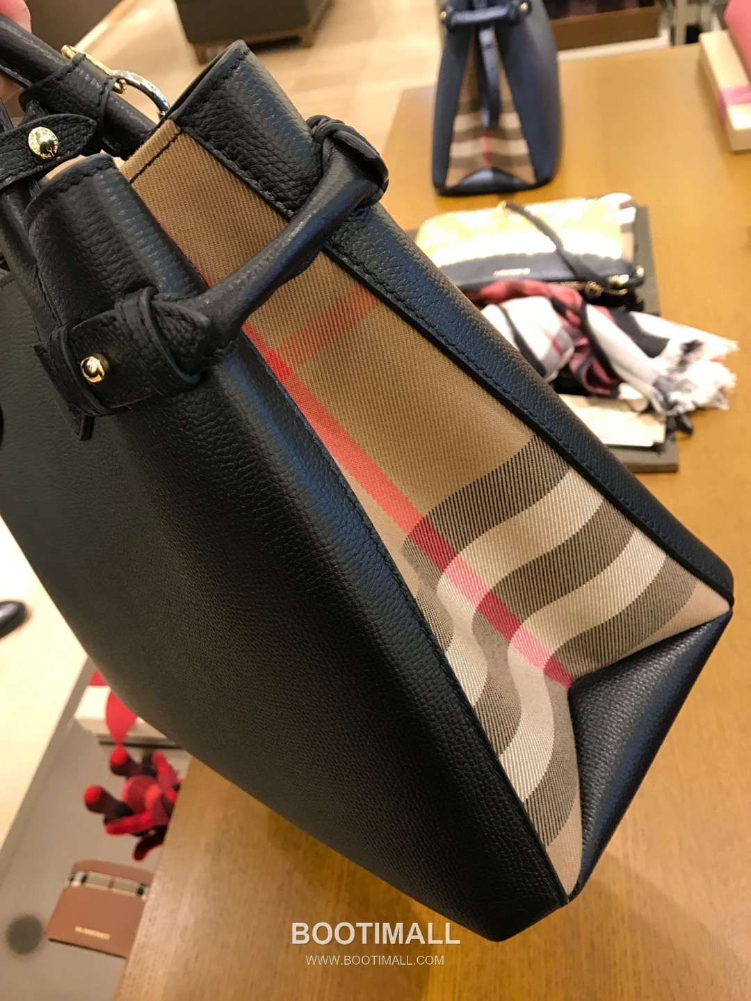 Burberry The Banner House Check Cotton Canvas, Grained Calfskin Tote Bag 버버리 더 배너 하우스 체크 코튼 캔버스, 그레인드 카프스킨 토트백 34cm 2