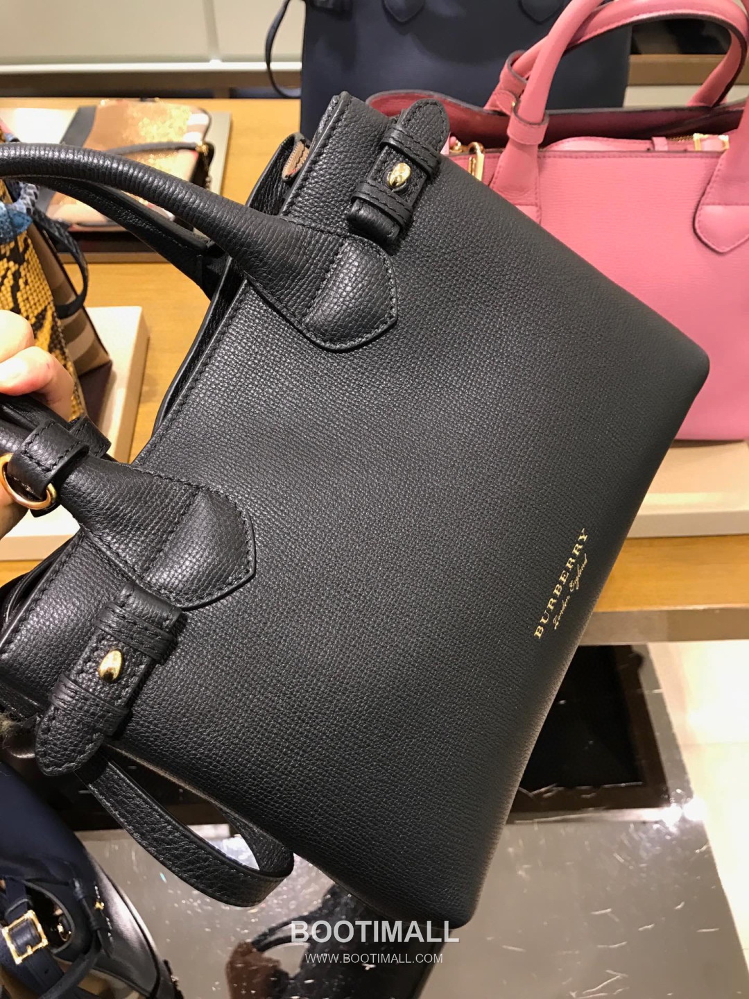 Burberry The Banner House Check Cotton Canvas, Grained Calfskin Tote Bag 버버리 더 배너 하우스 체크 코튼 캔버스, 그레인드 카프스킨 토트백 34cm 3