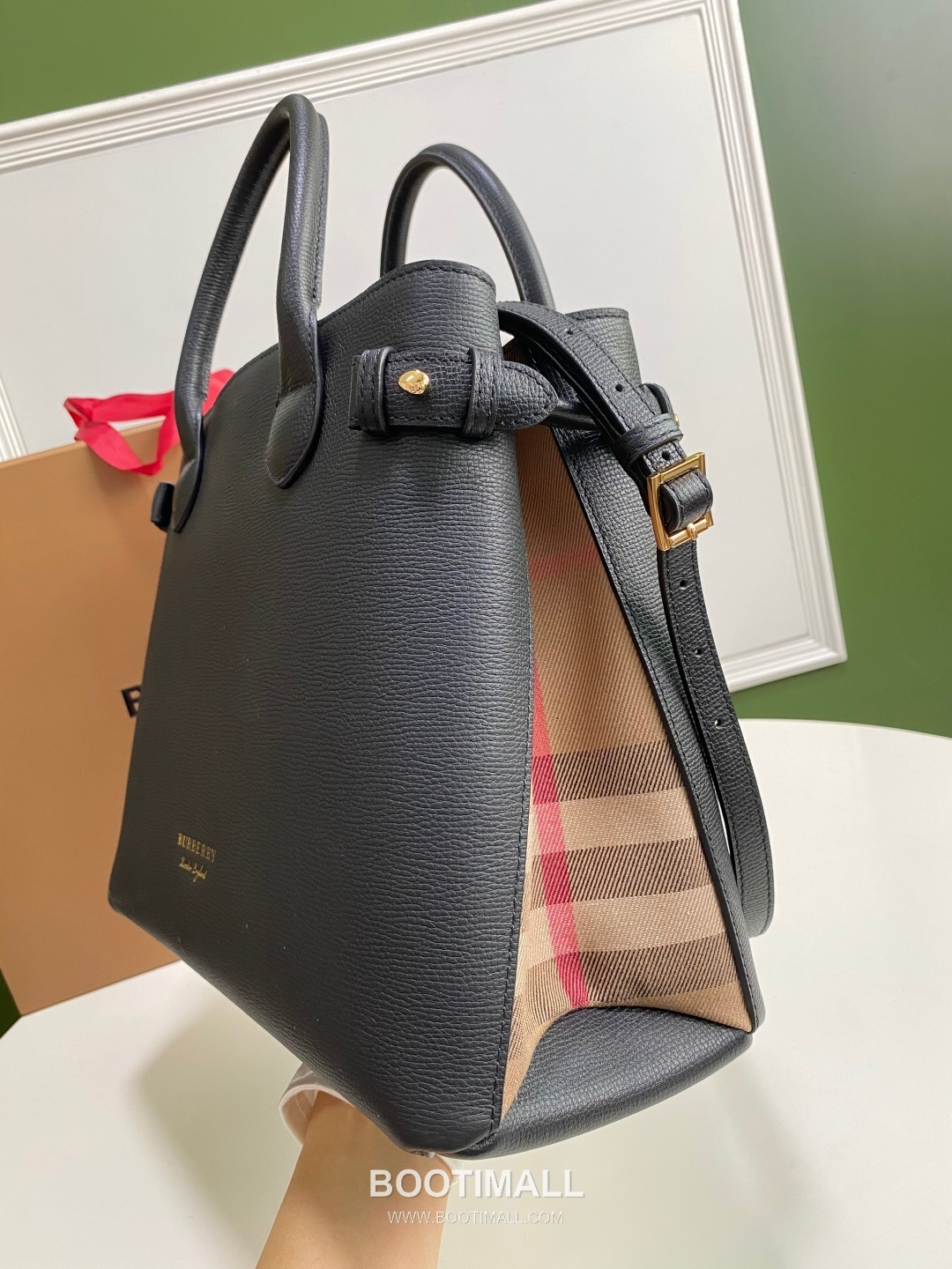 Burberry The Banner House Check Cotton Canvas, Grained Calfskin Tote Bag 버버리 더 배너 하우스 체크 코튼 캔버스, 그레인드 카프스킨 토트백 34cm 14