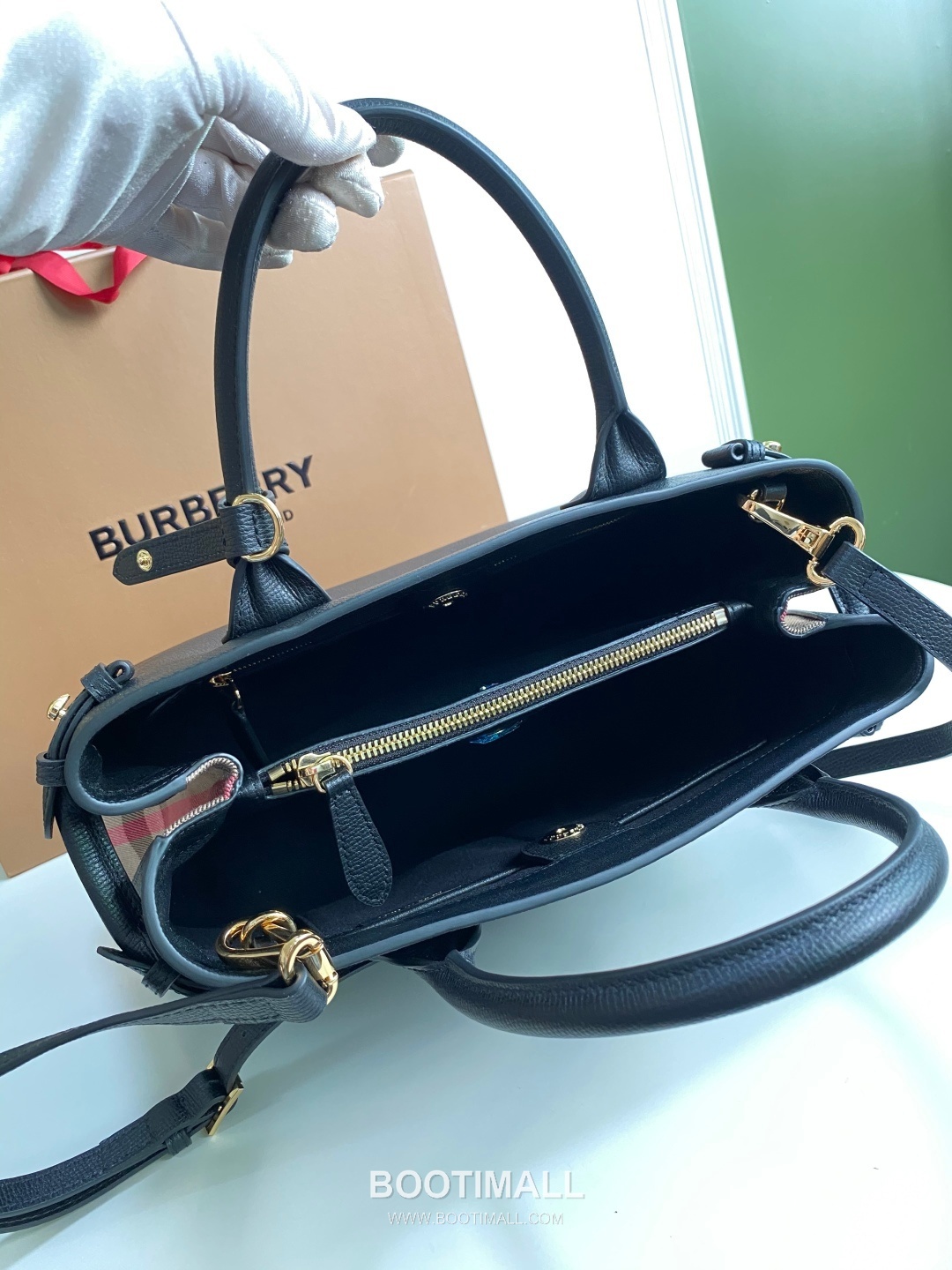 Burberry The Banner House Check Cotton Canvas, Grained Calfskin Tote Bag 버버리 더 배너 하우스 체크 코튼 캔버스, 그레인드 카프스킨 토트백 34cm 15