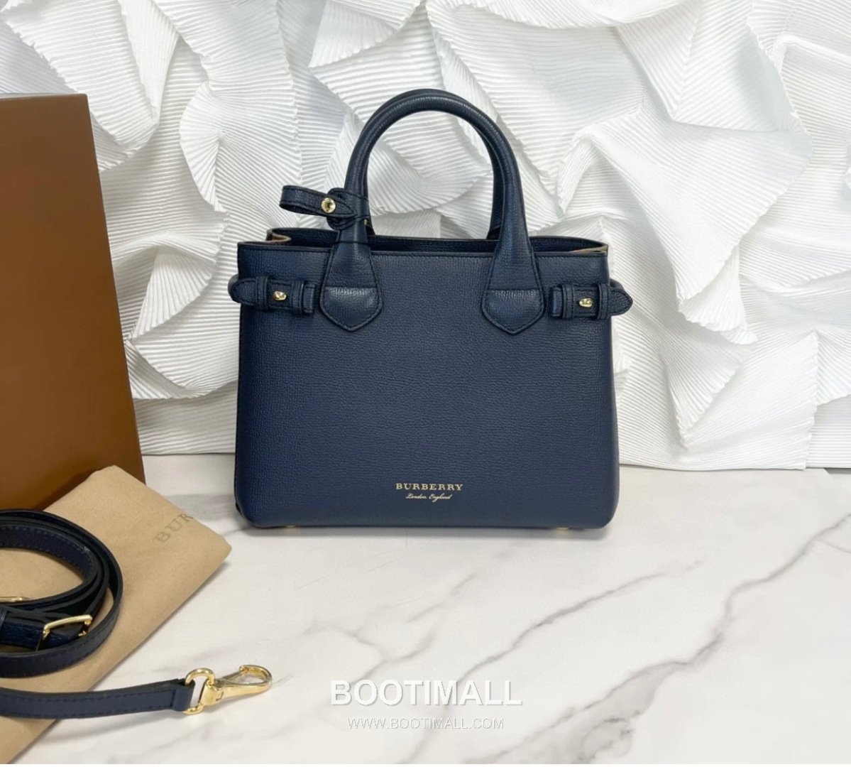 Burberry Banner House Check Grained Leather Navy Tote Bag 버버리 배너 하우스 체크 그레인드 레더 네이비 토트백 26cm 5