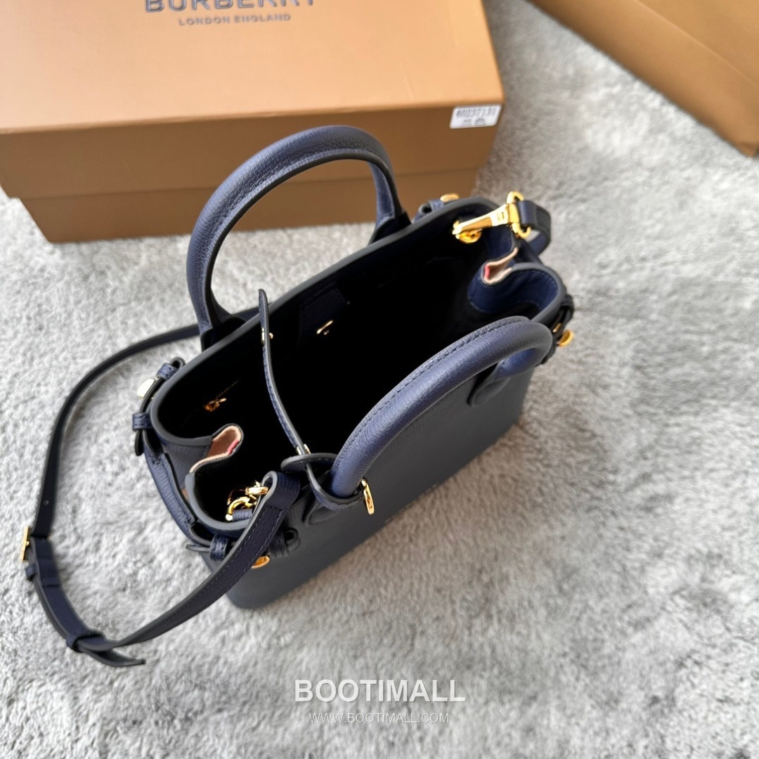 Burberry Banner House Check Grained Leather Navy Tote Bag 버버리 배너 하우스 체크 그레인드 레더 네이비 토트백 26cm 14