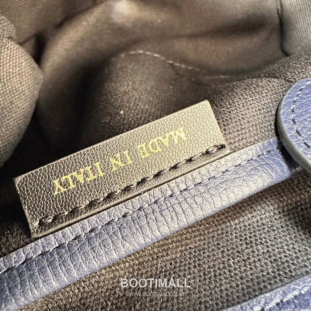 Burberry Banner House Check Grained Leather Navy Tote Bag 버버리 배너 하우스 체크 그레인드 레더 네이비 토트백 26cm 16