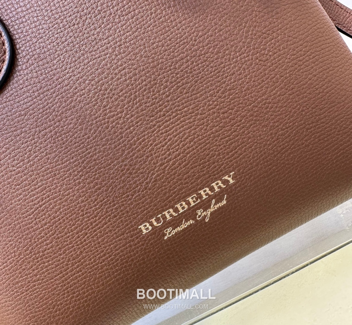 Burberry The Banner House Check Cotton Canvas Beige Top Handle Bag 버버리 더 배너 하우스 체크 코튼 캔버스 베이지 탑핸들백 22cm 4