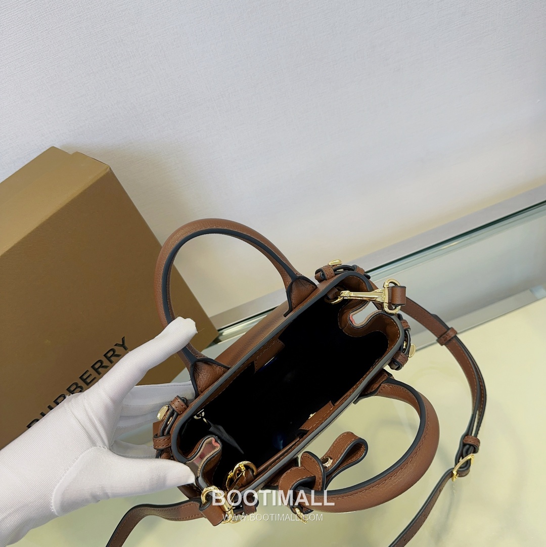 Burberry The Banner House Check Cotton Canvas Beige Top Handle Bag 버버리 더 배너 하우스 체크 코튼 캔버스 베이지 탑핸들백 22cm 7