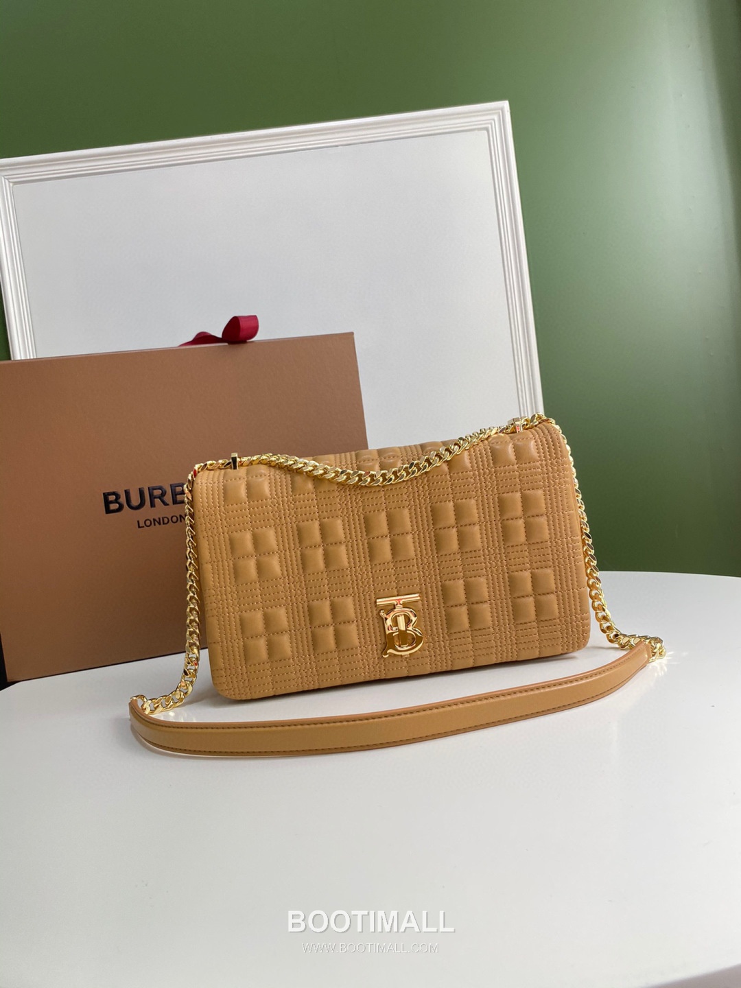 Burberry Lola Quilted Italian-Tanned Lambskin Chain Shoulder Bag 버버리 롤라 퀼팅 이탈리아 태닝 램스킨 체인 숄더백 28cm 10