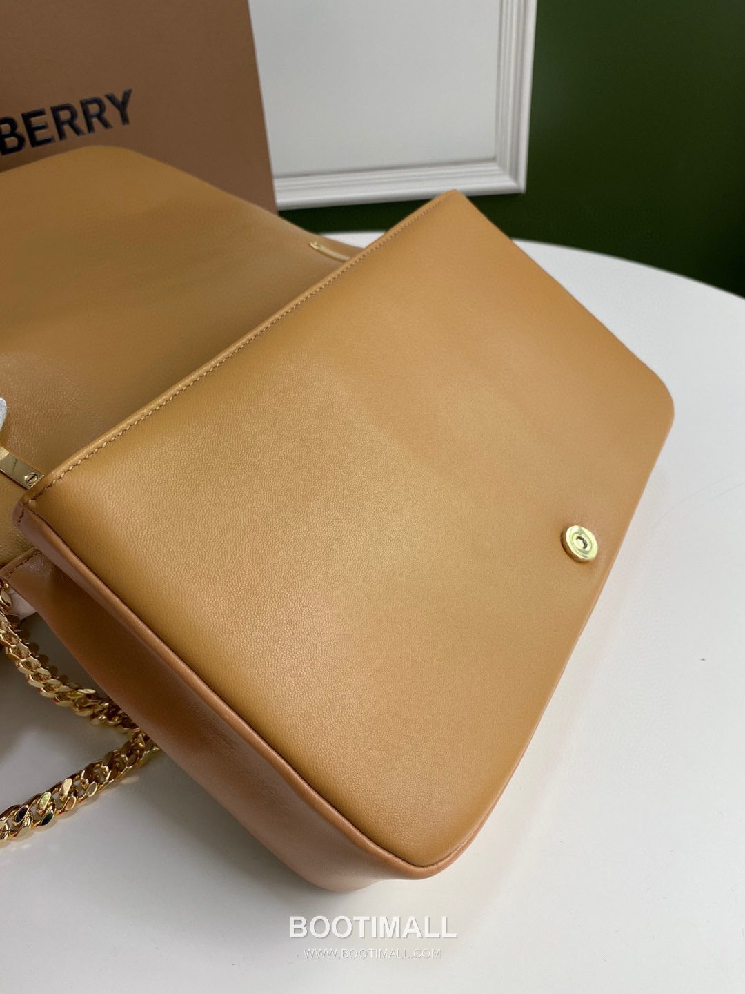 Burberry Lola Quilted Italian-Tanned Lambskin Chain Shoulder Bag 버버리 롤라 퀼팅 이탈리아 태닝 램스킨 체인 숄더백 28cm 14