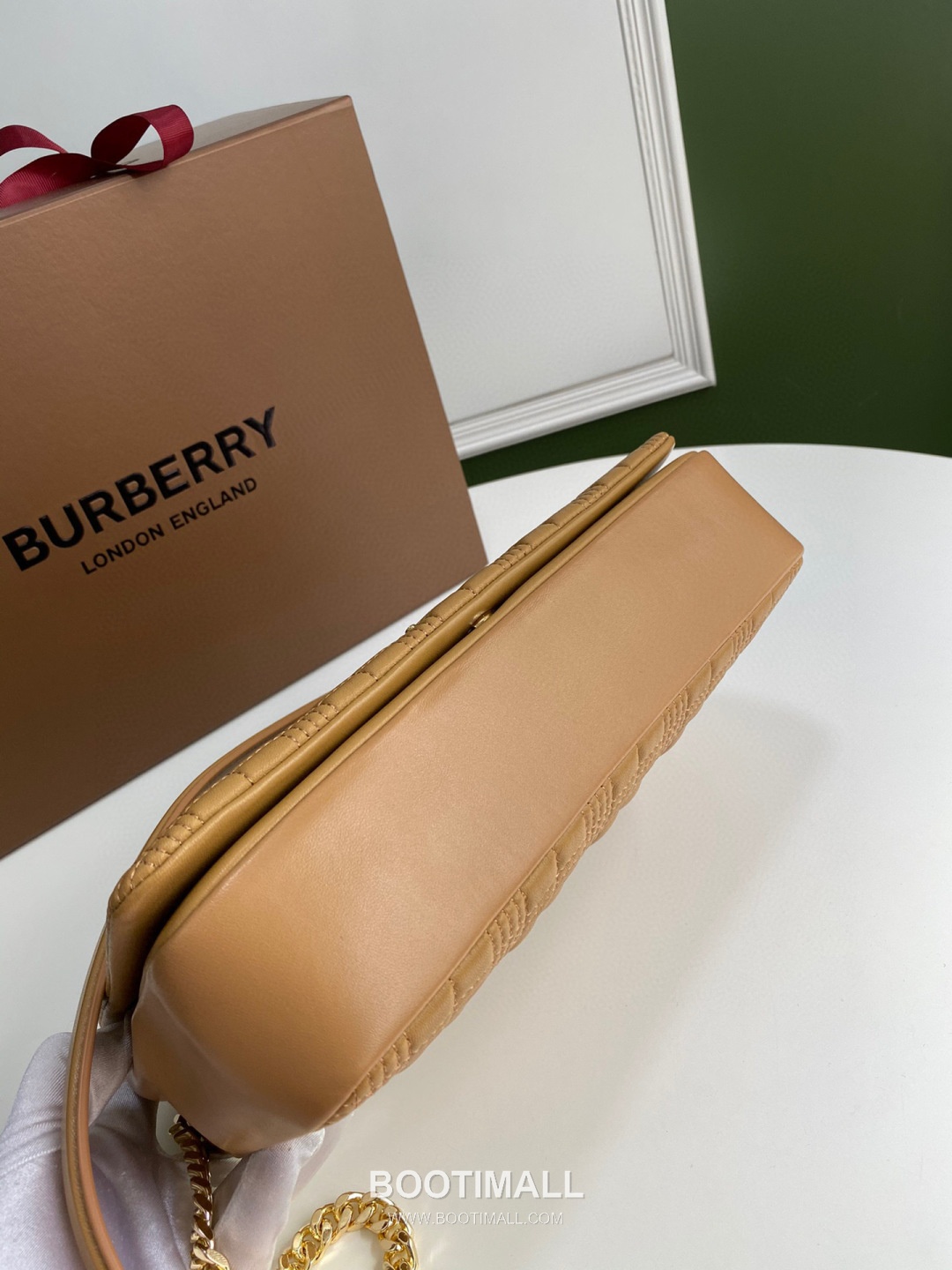 Burberry Lola Quilted Italian-Tanned Lambskin Chain Shoulder Bag 버버리 롤라 퀼팅 이탈리아 태닝 램스킨 체인 숄더백 28cm 16