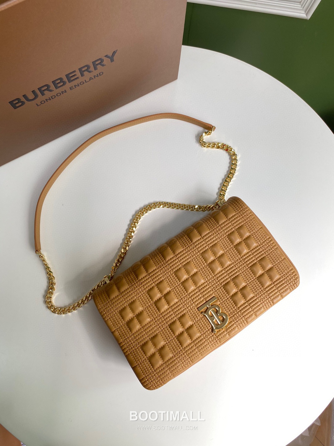 Burberry Lola Quilted Italian-Tanned Lambskin Chain Shoulder Bag 버버리 롤라 퀼팅 이탈리아 태닝 램스킨 체인 숄더백 28cm 17