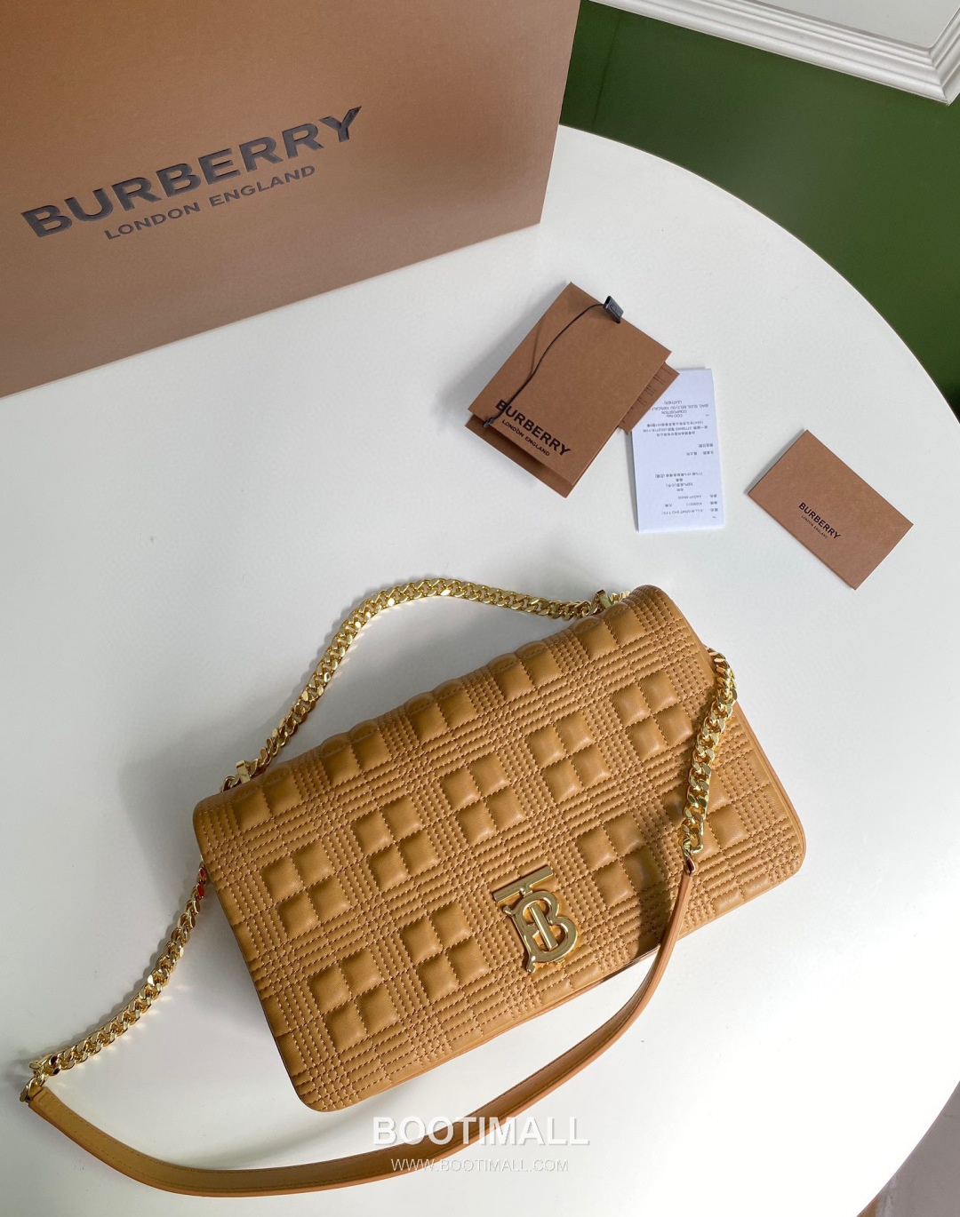 Burberry Lola Quilted Italian-Tanned Lambskin Chain Shoulder Bag 버버리 롤라 퀼팅 이탈리아 태닝 램스킨 체인 숄더백 28cm 18