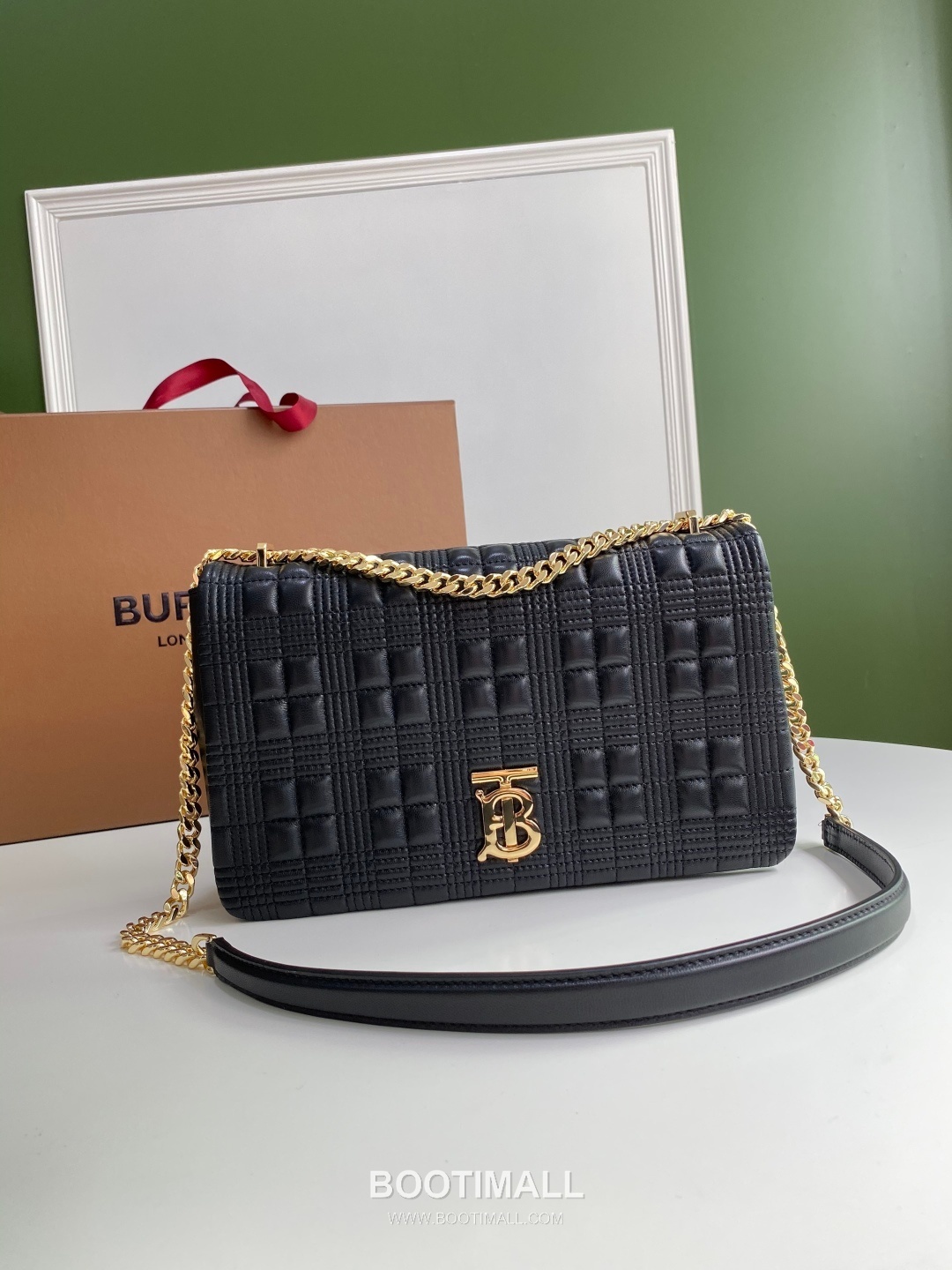 Burberry Lola Quilted Italian-Tanned Lambskin Chain Shoulder Bag 버버리 롤라 퀼팅 이탈리아 태닝 램스킨 체인 숄더백 28cm 15