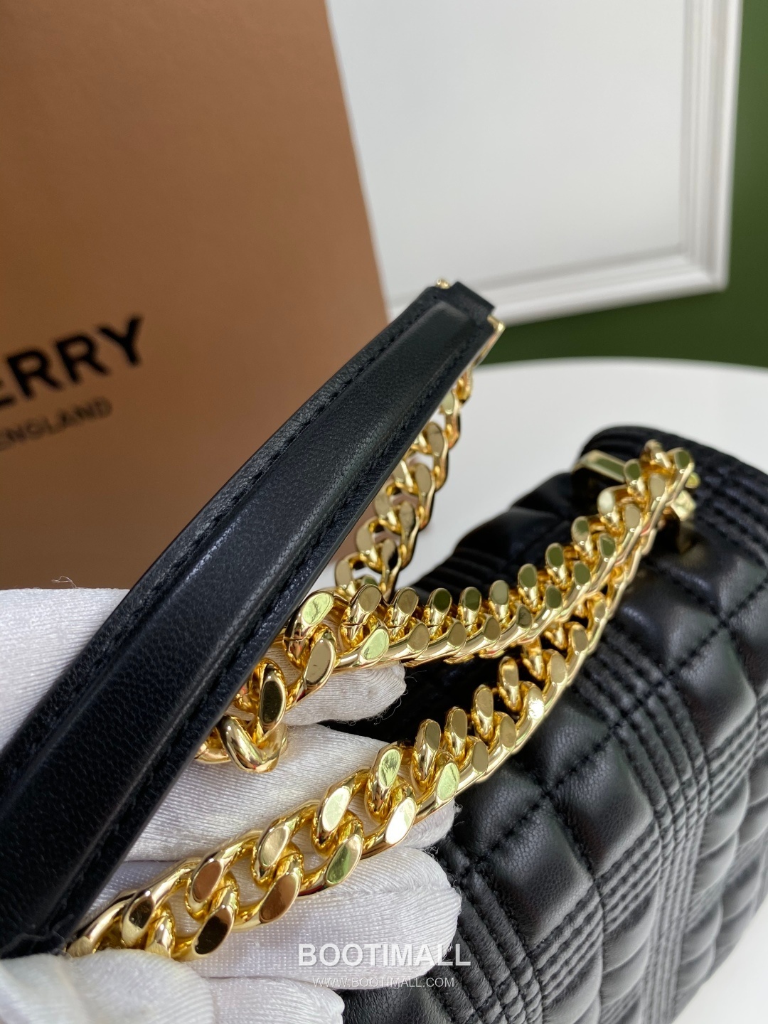 Burberry Lola Quilted Italian-Tanned Lambskin Chain Shoulder Bag 버버리 롤라 퀼팅 이탈리아 태닝 램스킨 체인 숄더백 28cm 18