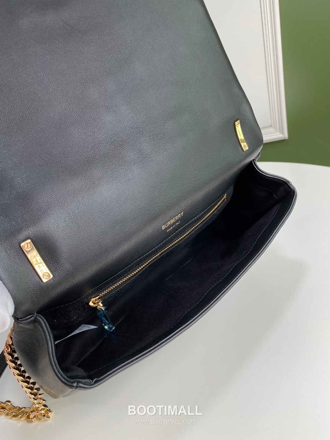 Burberry Lola Quilted Italian-Tanned Lambskin Chain Shoulder Bag 버버리 롤라 퀼팅 이탈리아 태닝 램스킨 체인 숄더백 28cm 21