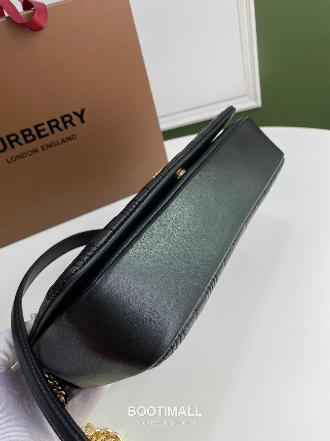 Burberry Lola Quilted Italian-Tanned Lambskin Chain Shoulder Bag 버버리 롤라 퀼팅 이탈리아 태닝 램스킨 체인 숄더백 28cm 22