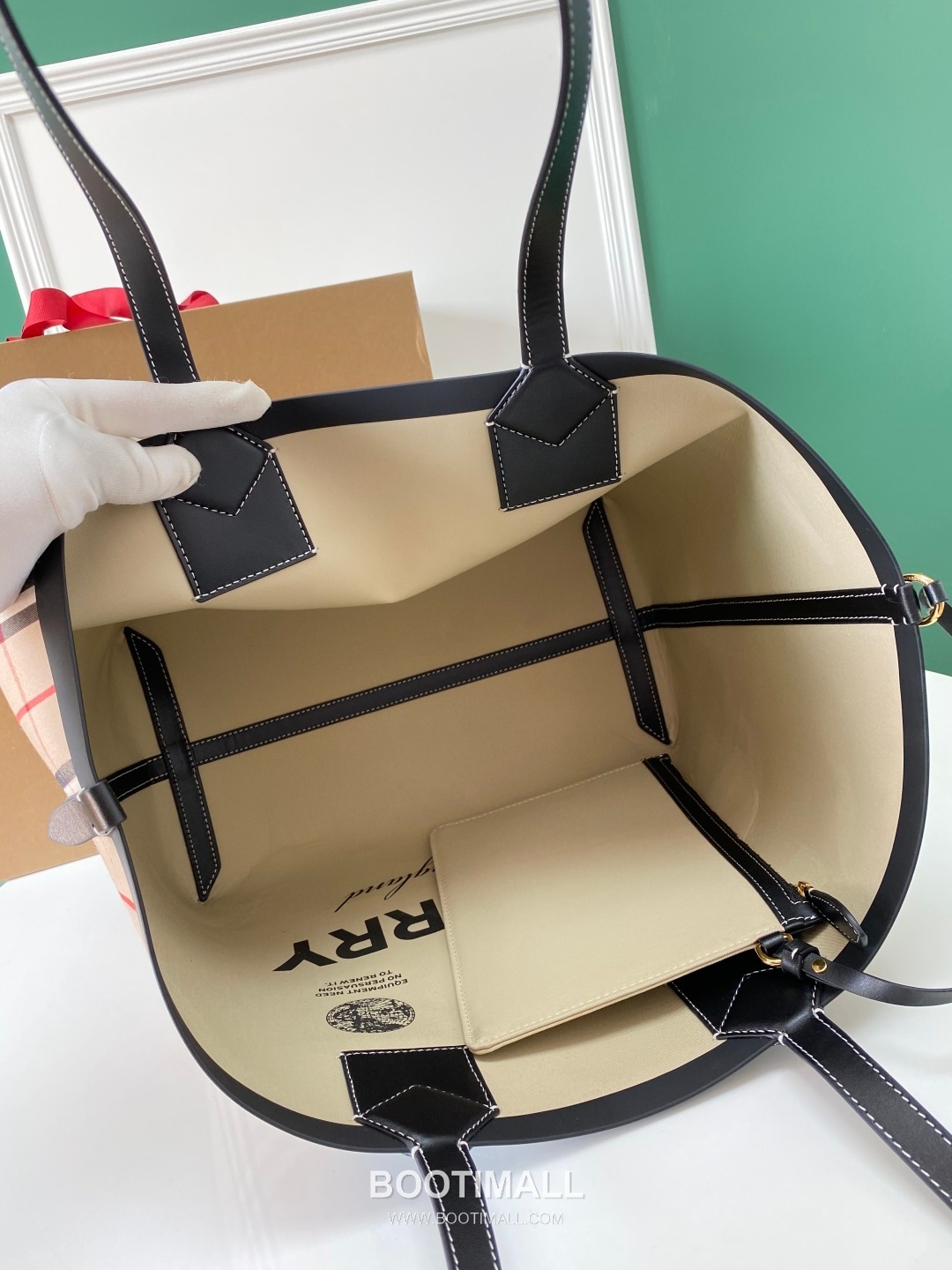 Burberry Reversible Print Check Coated Canvas Beige Tote Bag 버버리 리버서블 프린트 체크 코팅 캔버스 베이지 토트백 51cm 17