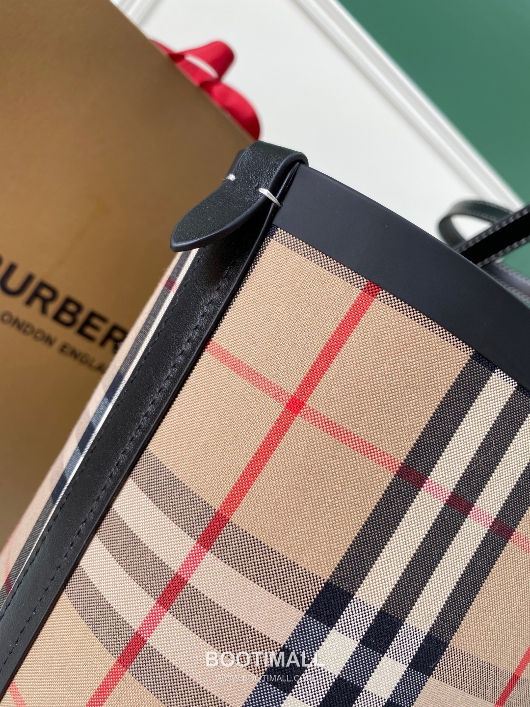 Burberry Reversible Print Check Coated Canvas Beige Tote Bag 버버리 리버서블 프린트 체크 코팅 캔버스 베이지 토트백 51cm 18