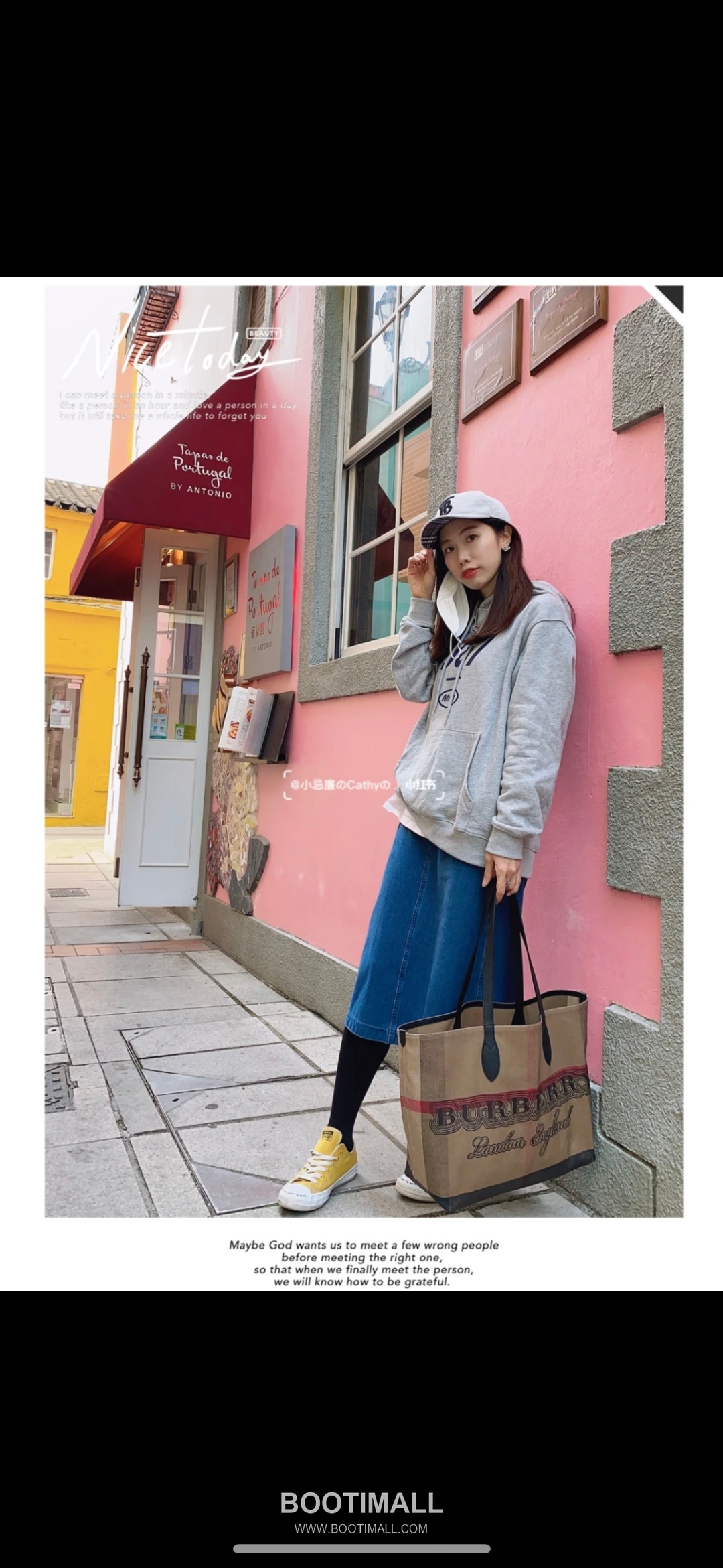 Burberry Graffiti Check Reversible Coated Canvas Beige Tote Bag 버버리 그래피티 체크 리버서블 코팅 캔버스 베이지 토트백 54cm 1