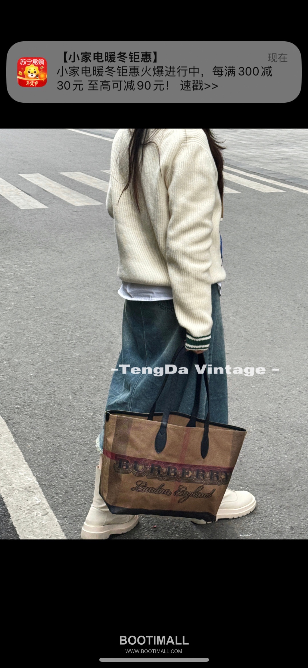 Burberry Graffiti Check Reversible Coated Canvas Beige Tote Bag 버버리 그래피티 체크 리버서블 코팅 캔버스 베이지 토트백 54cm 2