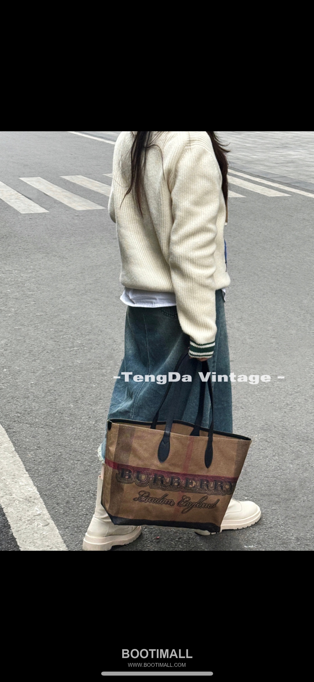 Burberry Graffiti Check Reversible Coated Canvas Beige Tote Bag 버버리 그래피티 체크 리버서블 코팅 캔버스 베이지 토트백 54cm 3