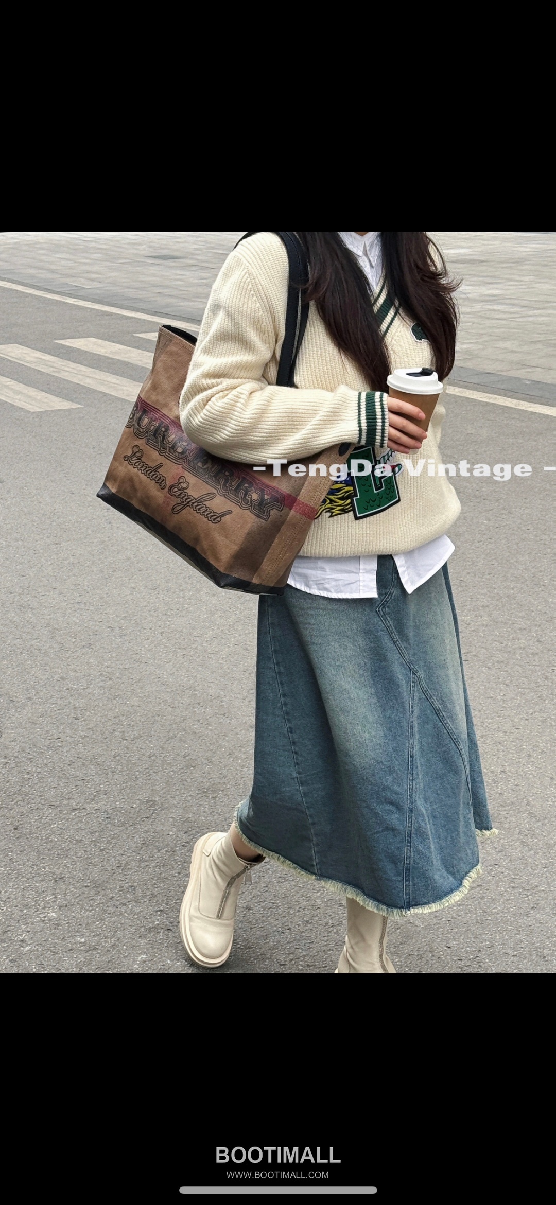 Burberry Graffiti Check Reversible Coated Canvas Beige Tote Bag 버버리 그래피티 체크 리버서블 코팅 캔버스 베이지 토트백 54cm 4