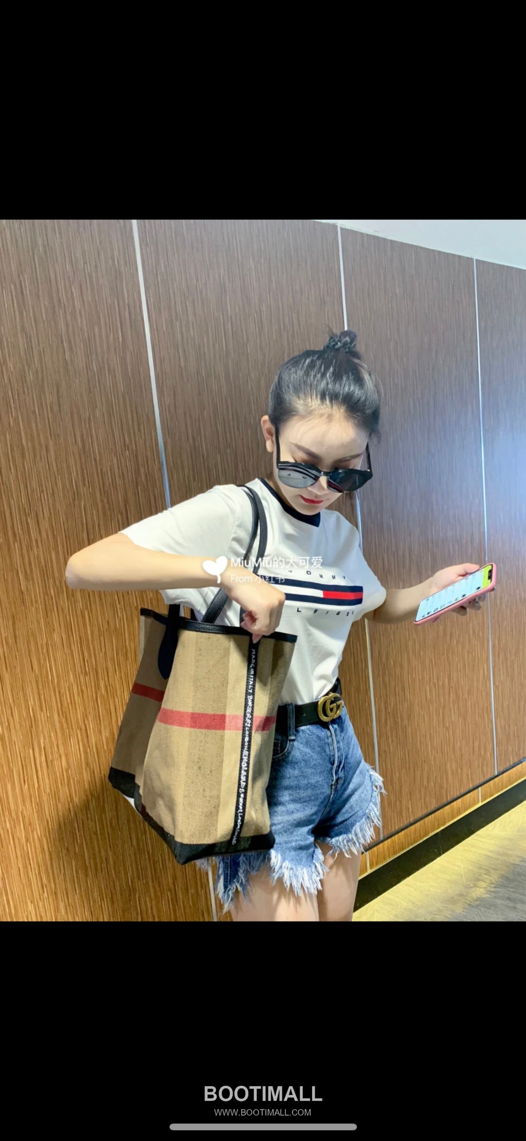 Burberry Graffiti Check Reversible Coated Canvas Beige Tote Bag 버버리 그래피티 체크 리버서블 코팅 캔버스 베이지 토트백 54cm 9