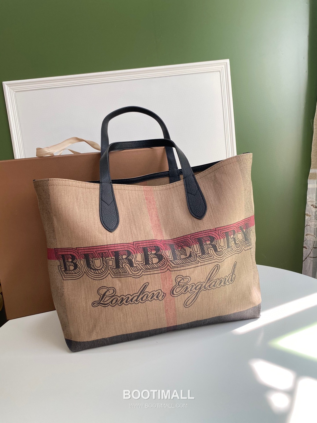 Burberry Graffiti Check Reversible Coated Canvas Beige Tote Bag 버버리 그래피티 체크 리버서블 코팅 캔버스 베이지 토트백 54cm 10