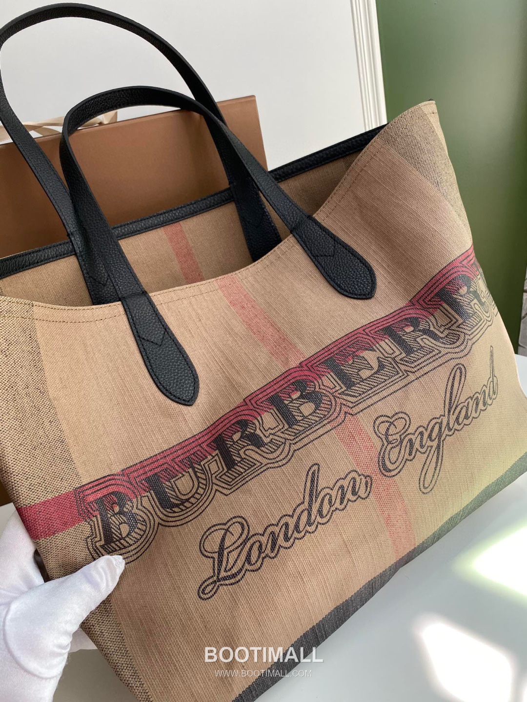 Burberry Graffiti Check Reversible Coated Canvas Beige Tote Bag 버버리 그래피티 체크 리버서블 코팅 캔버스 베이지 토트백 54cm 14