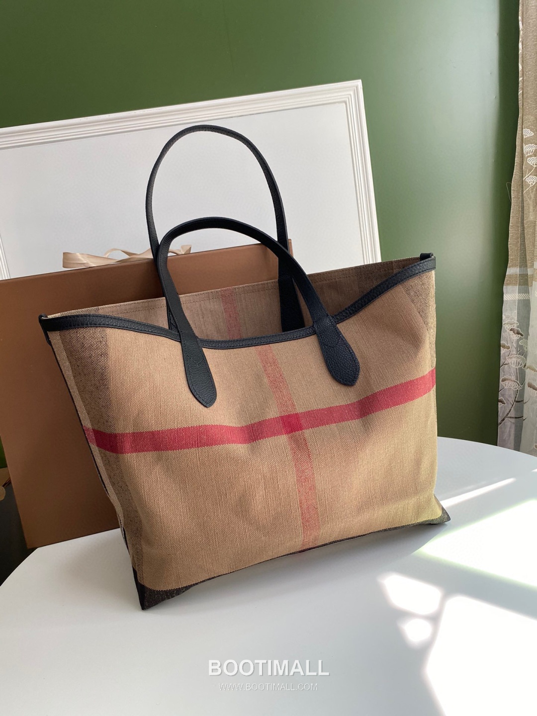 Burberry Graffiti Check Reversible Coated Canvas Beige Tote Bag 버버리 그래피티 체크 리버서블 코팅 캔버스 베이지 토트백 54cm 16