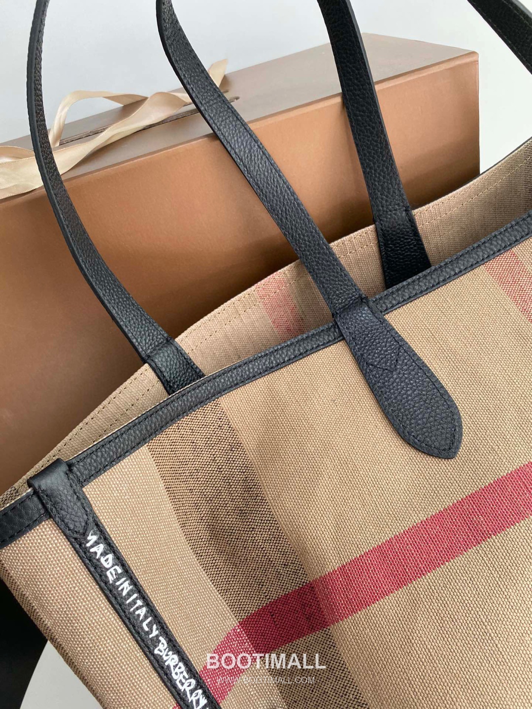 Burberry Graffiti Check Reversible Coated Canvas Beige Tote Bag 버버리 그래피티 체크 리버서블 코팅 캔버스 베이지 토트백 54cm 17