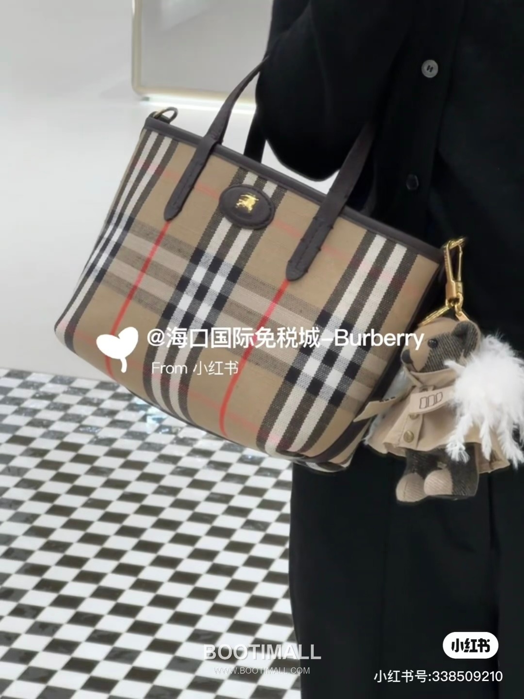 Burberry Bloomsbury Reversible Mini Tote Grained Calfskin Sand Bag 버버리 블룸즈버리 리버서블 미니 토트 그레인드 카프스킨 샌드 22cm 1