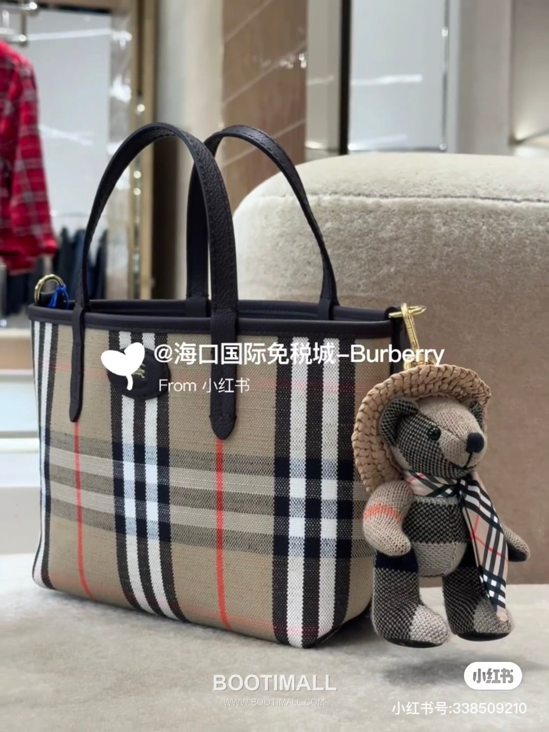 Burberry Bloomsbury Reversible Mini Tote Grained Calfskin Sand Bag 버버리 블룸즈버리 리버서블 미니 토트 그레인드 카프스킨 샌드 22cm 5