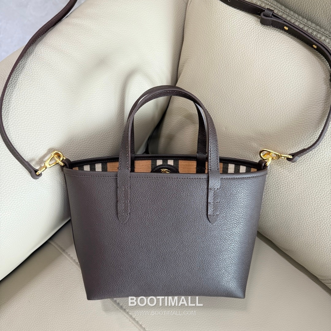 Burberry Bloomsbury Reversible Mini Tote Grained Calfskin Sand Bag 버버리 블룸즈버리 리버서블 미니 토트 그레인드 카프스킨 샌드 22cm 13